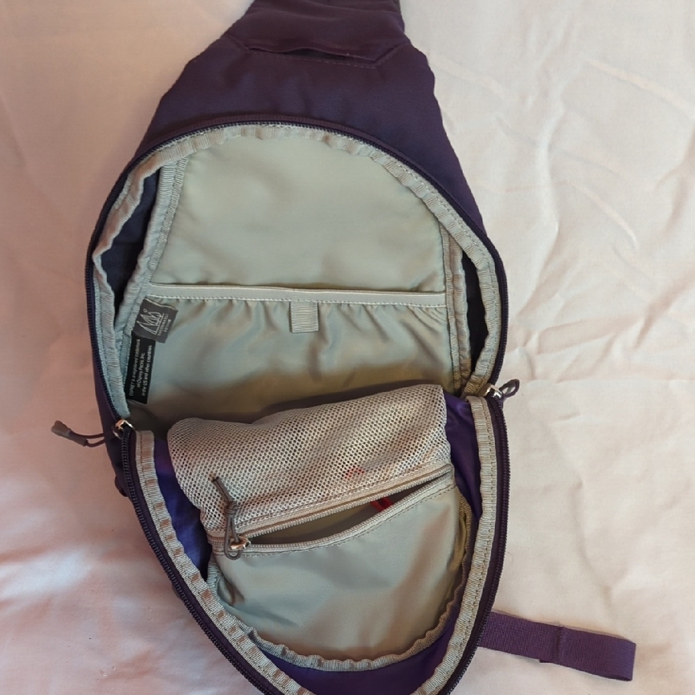 Osprey Daylite Purple Sling Backpack - Picture 3 of 5